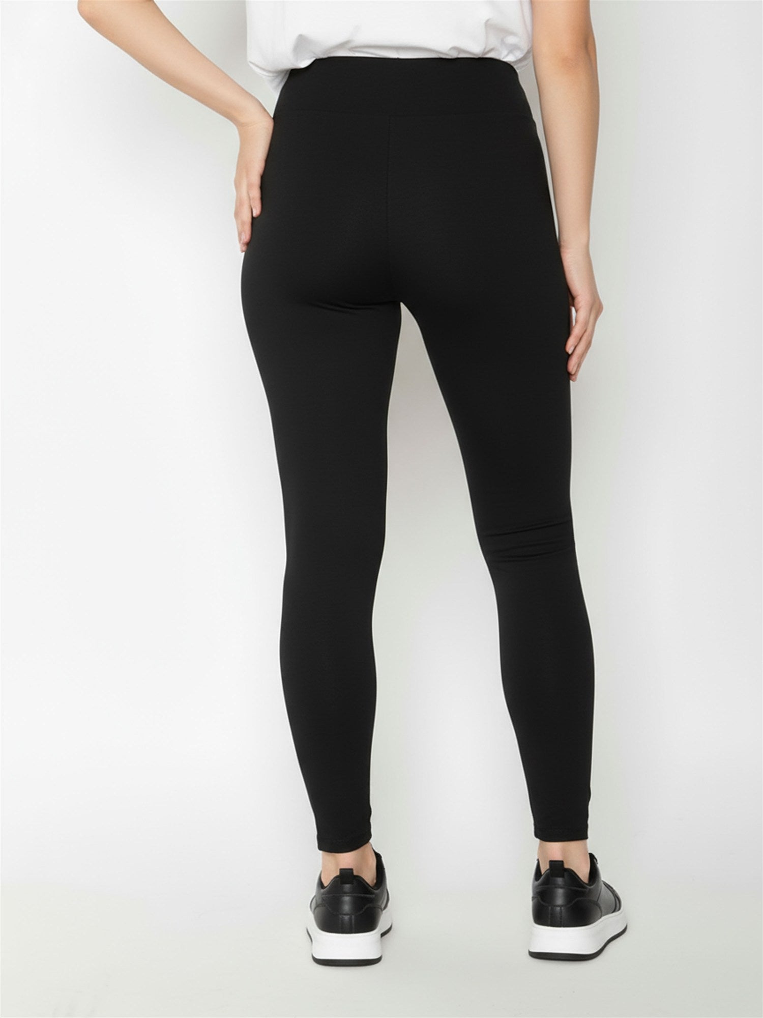 Black: Sportliche Leggings aus Bio-Baumwolle für Damen [27718]
