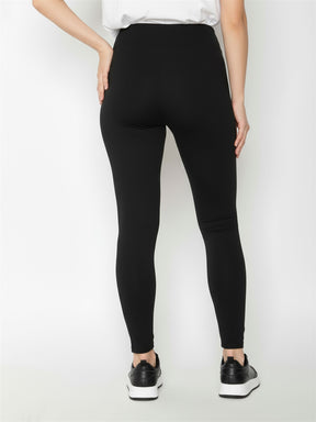 Black: Sportliche Leggings aus Bio-Baumwolle für Damen [27718]