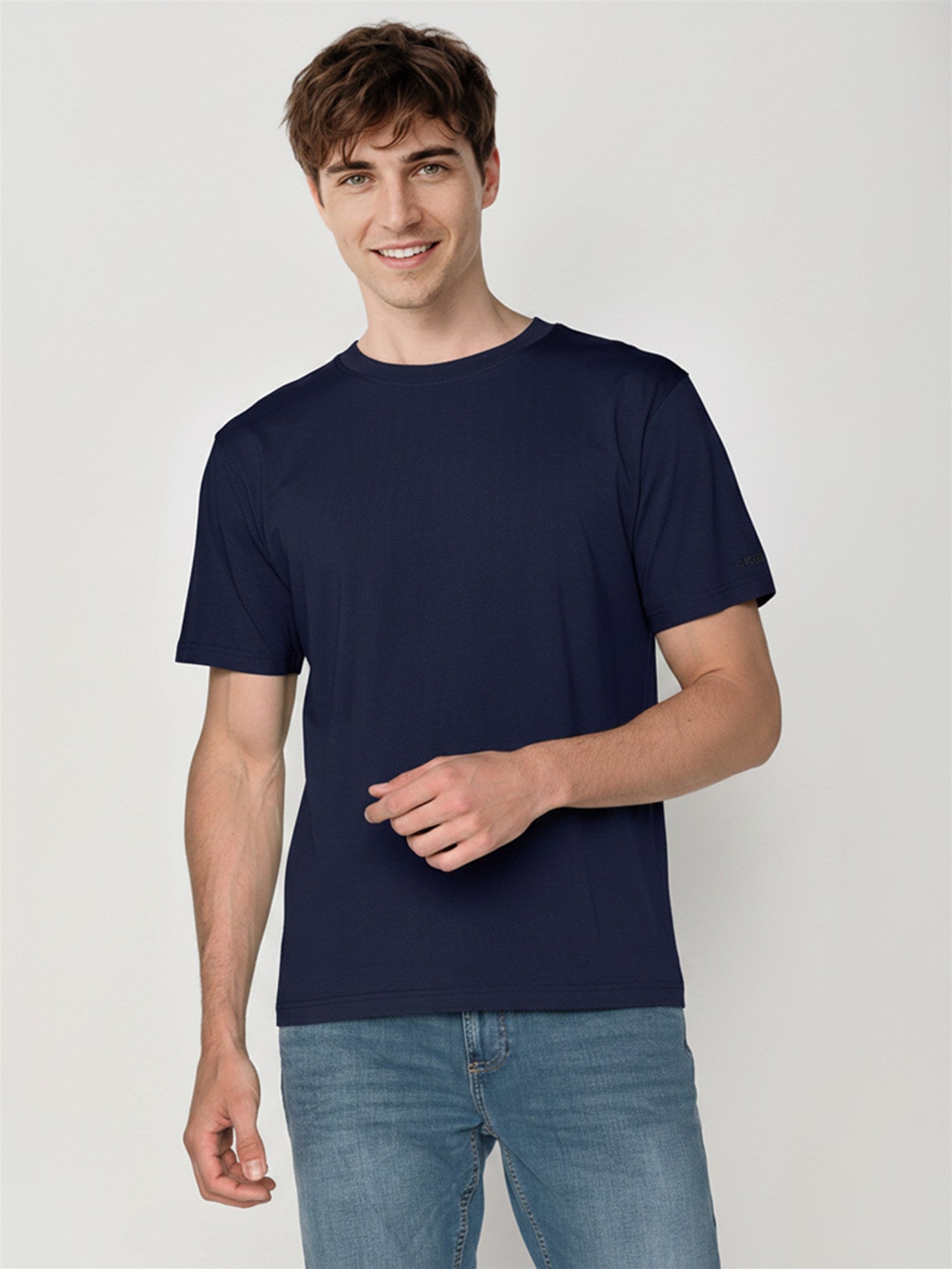 Navy: Lässiges Oversize-T-Shirt aus Bio-Baumwolle für Herren [27761]