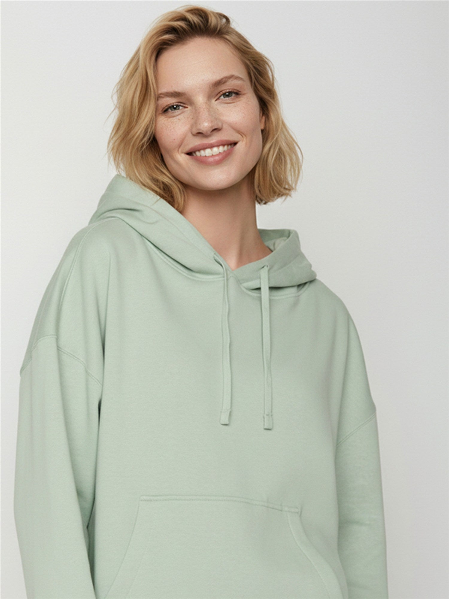 Muted Mint: Lässiger Hoodie aus Bio-Baumwolle für Damen [28835]