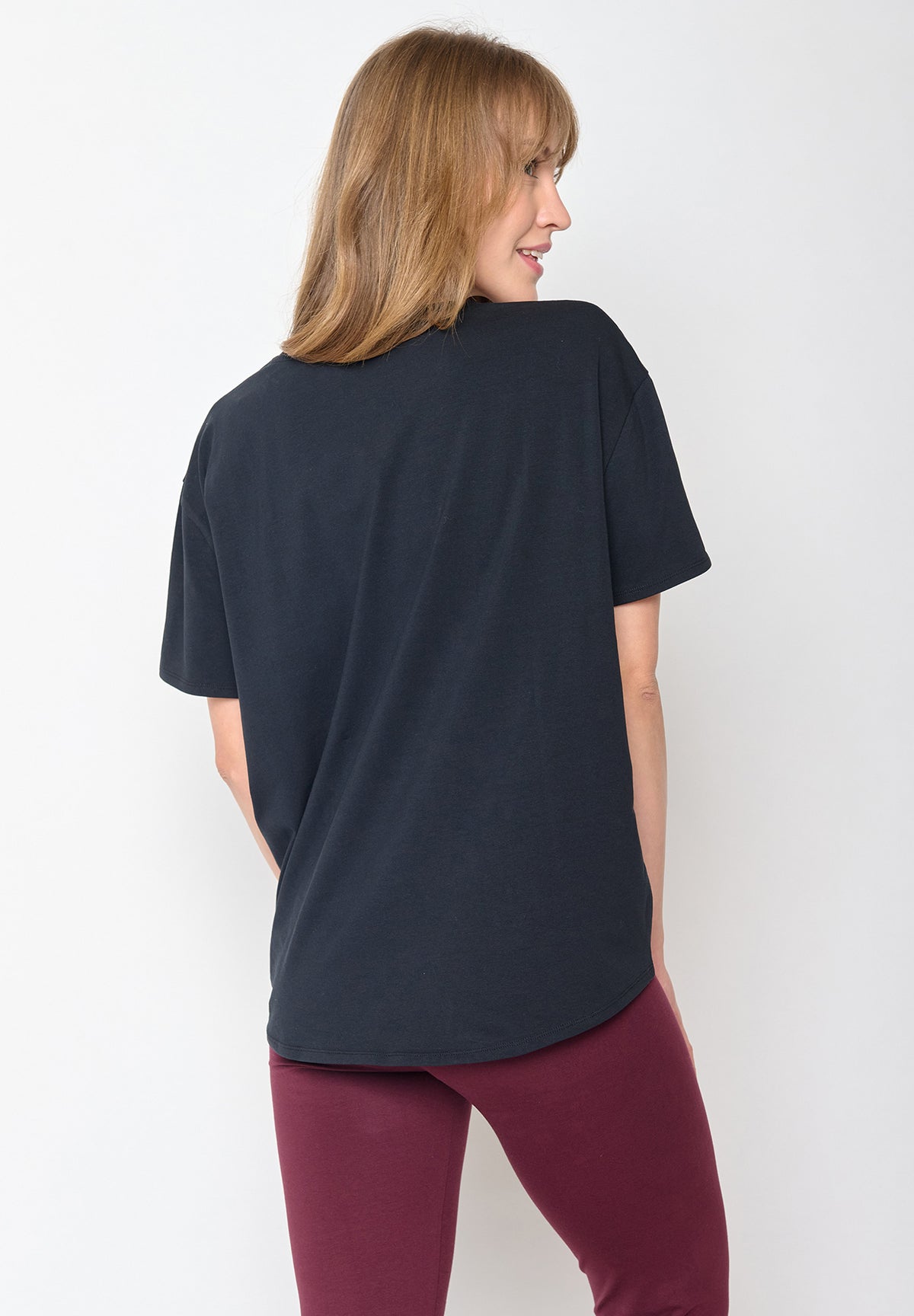 Black: Lässiges T-Shirt aus Bio-Baumwoll-Mix für Damen [3020]