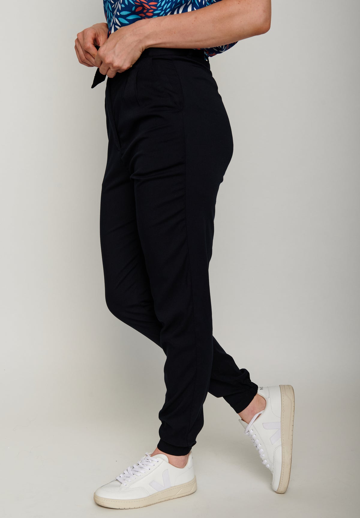 Schwarz:  Elegante Hose aus LENZING™ ECOVERO™ Mix für Damen [3240]