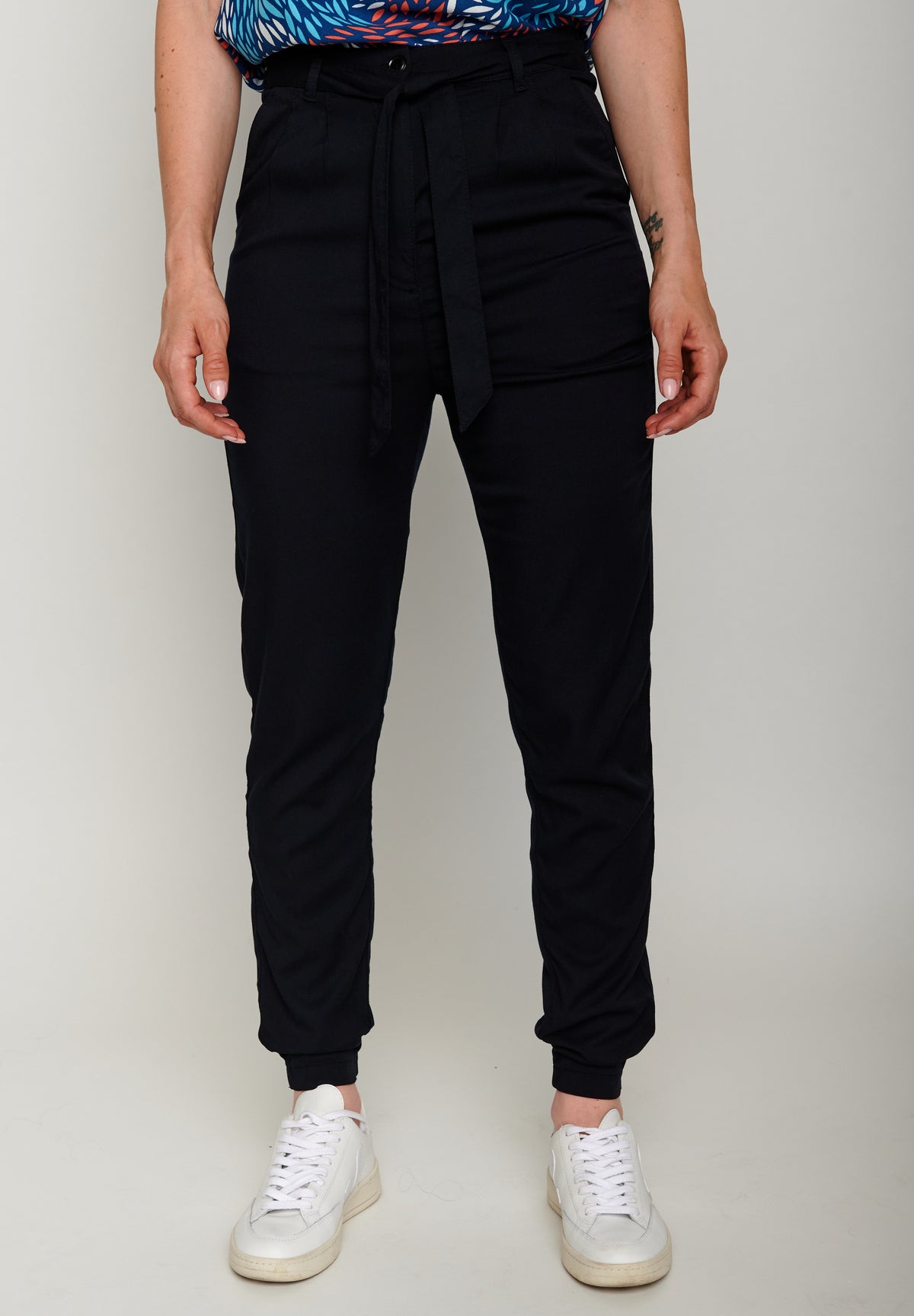 Black: Elegante Hose aus LENZING™ ECOVERO™ Mix für Damen [3241]