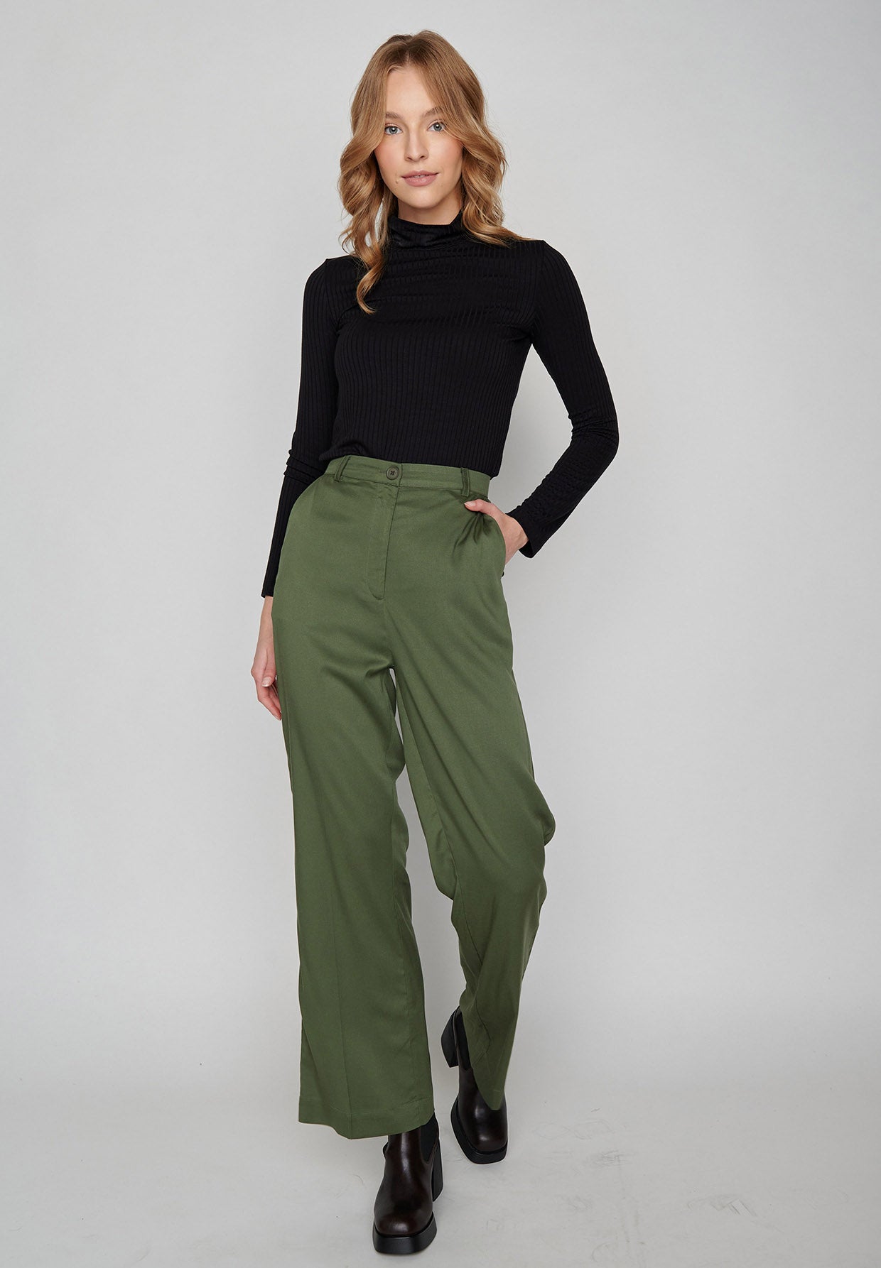 Black: Lässiges Longsleeve aus LENZING™ TENCEL™ Mix für Damen [413]