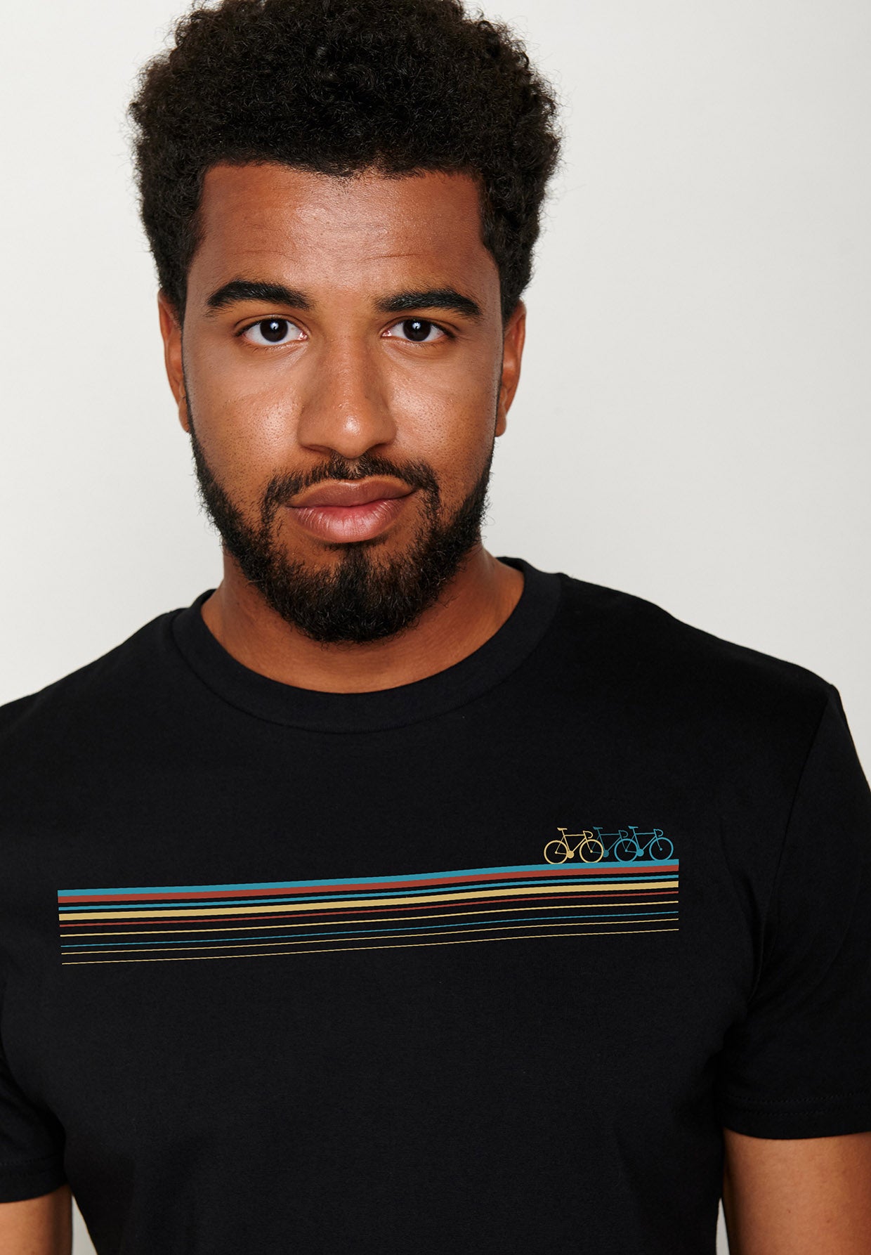 Black: Sportliches T-Shirt aus Bio-Baumwolle für Herren [4453]