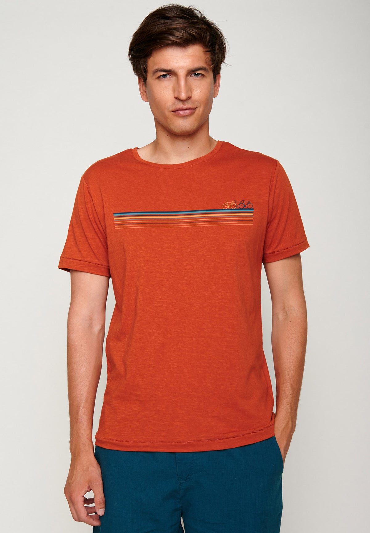 Clay Red: Lässiges T-Shirt aus Bio-Baumwolle für Herren [4898]