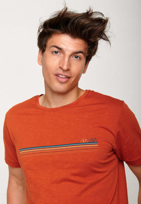 Clay Red: Sportliches T-Shirt aus Bio-Baumwolle für Herren [4899]