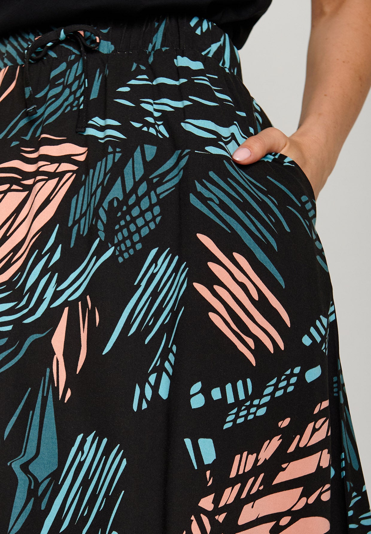 Black: Eleganter Rock aus LENZING™ TENCEL™ für Damen [5663]