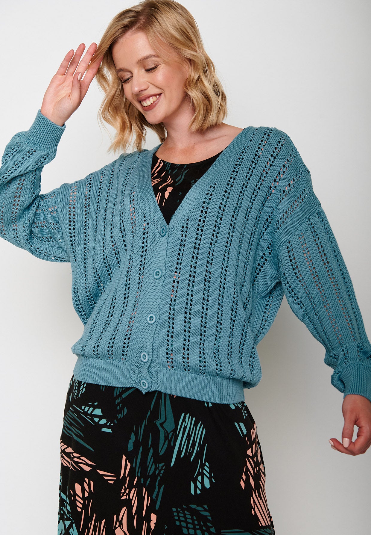 Island Blue: Gemütliche Strickjacke aus Bio-Baumwolle für Damen [5743]