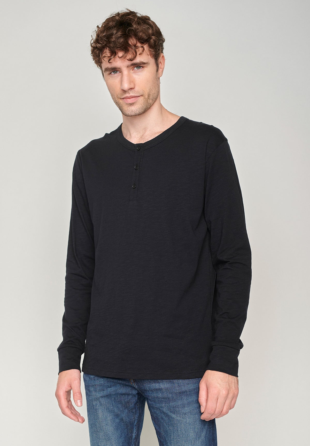 Black: Elegantes Longsleeve aus Bio-Baumwolle für Herren [574]