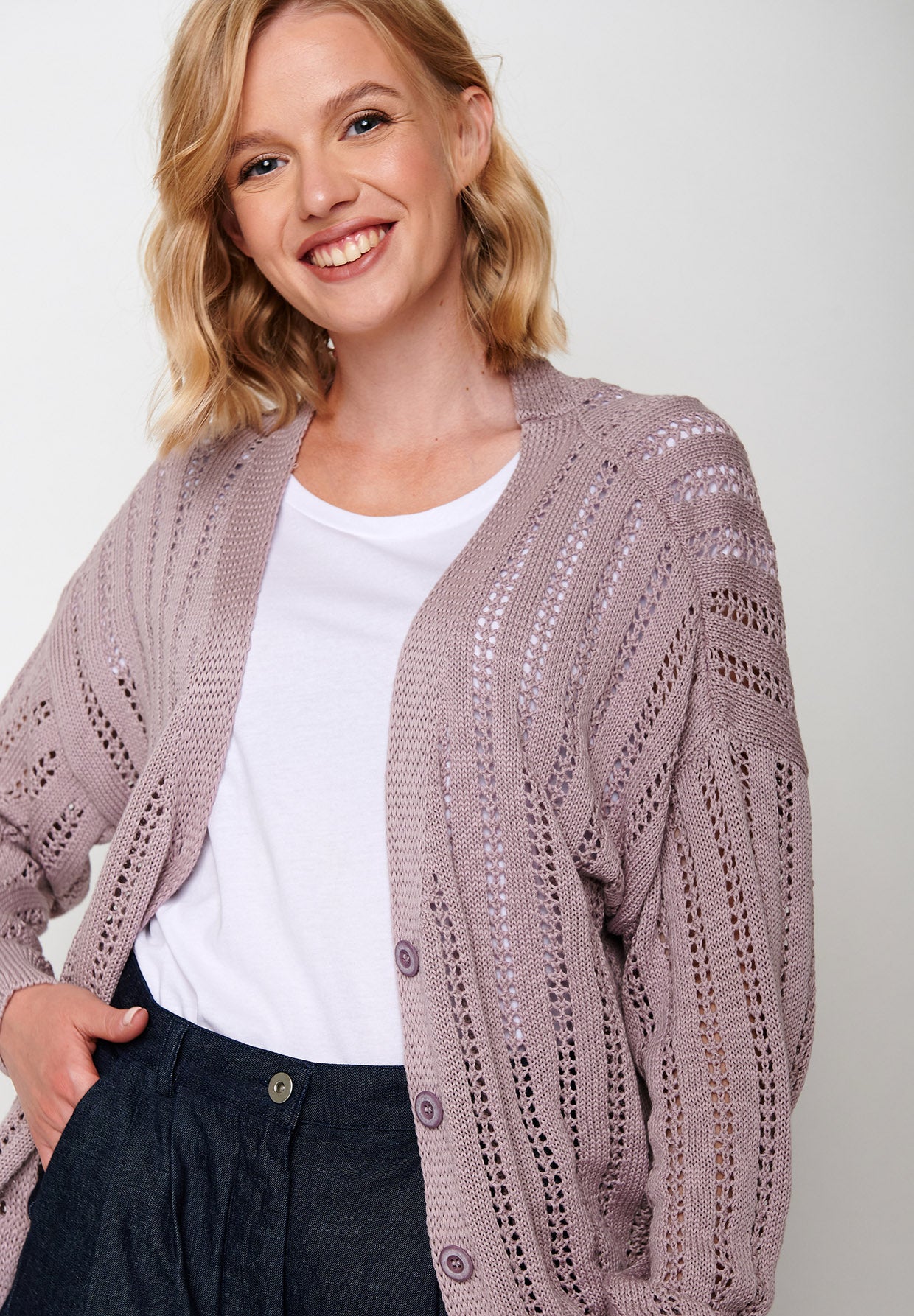 Dusty Lilac: Gemütliche Strickjacke aus Bio-Baumwolle für Damen [5752]