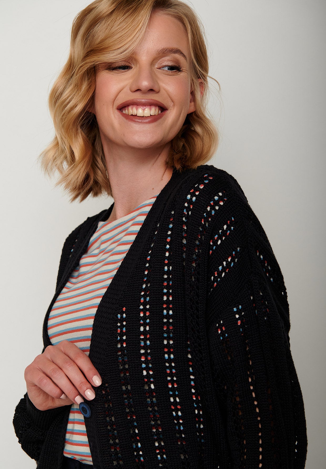 Black: Gemütliche Strickjacke aus Bio-Baumwolle für Damen [5762]