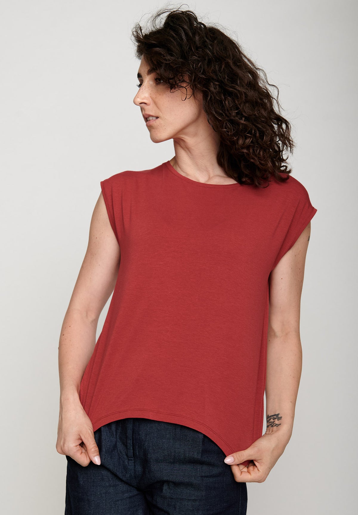 Scarlet Red: Lässiges T-Shirt aus Bio-Baumwoll Mix für Damen [6057]