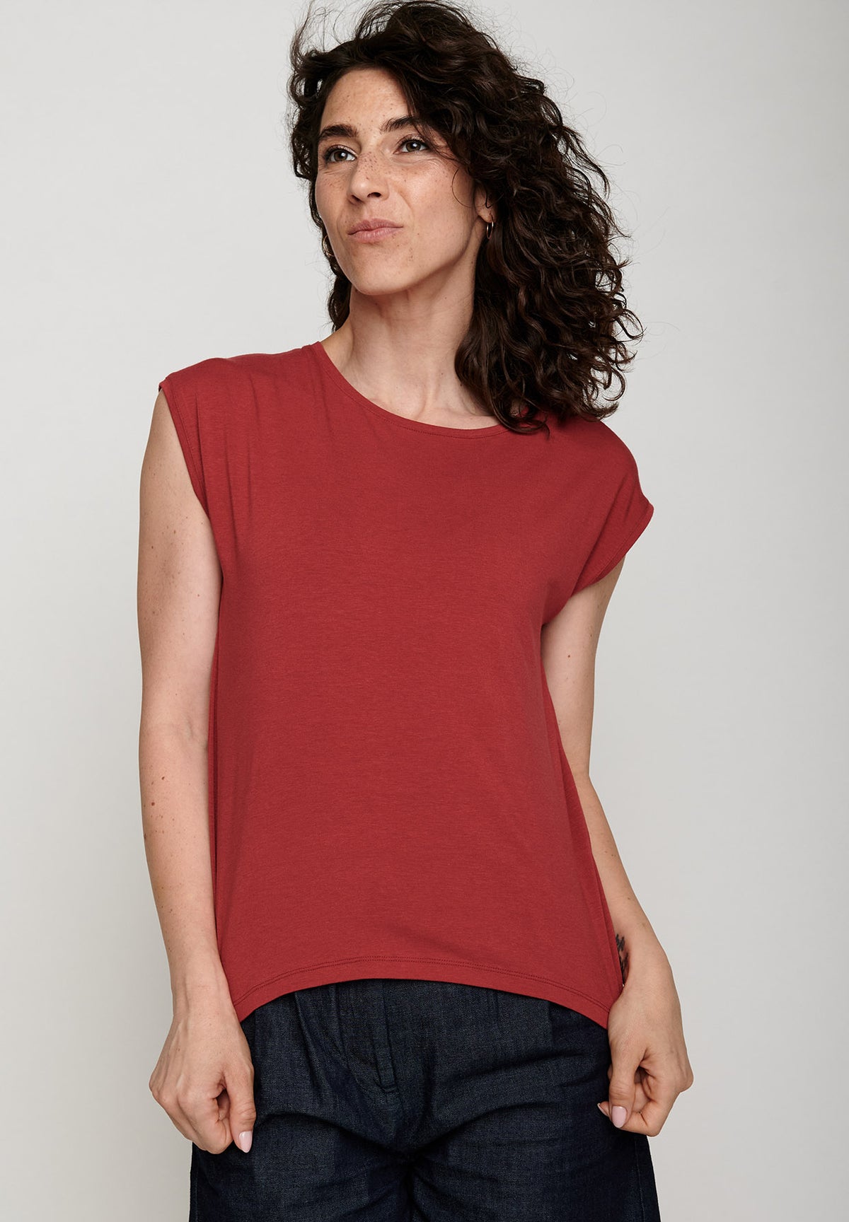 Scarlet Red: Lässiges T-Shirt aus Bio-Baumwoll Mix für Damen [6058]