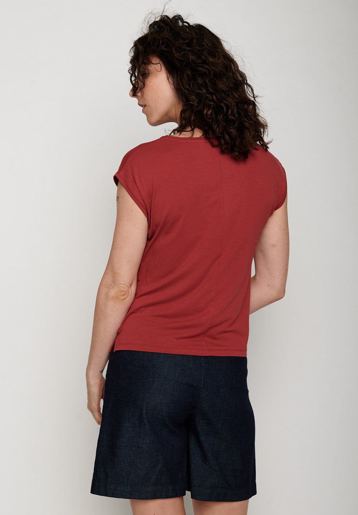 Scarlet Red: Lässiges T-Shirt aus Bio-Baumwoll Mix für Damen [6060]