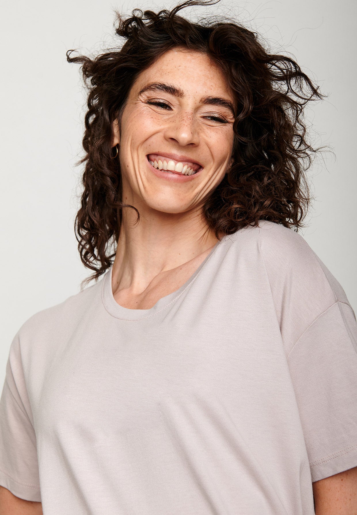 Dusty Lilac: Lässiges T-Shirt aus Bio-Baumwoll-Mix für Damen [6064]