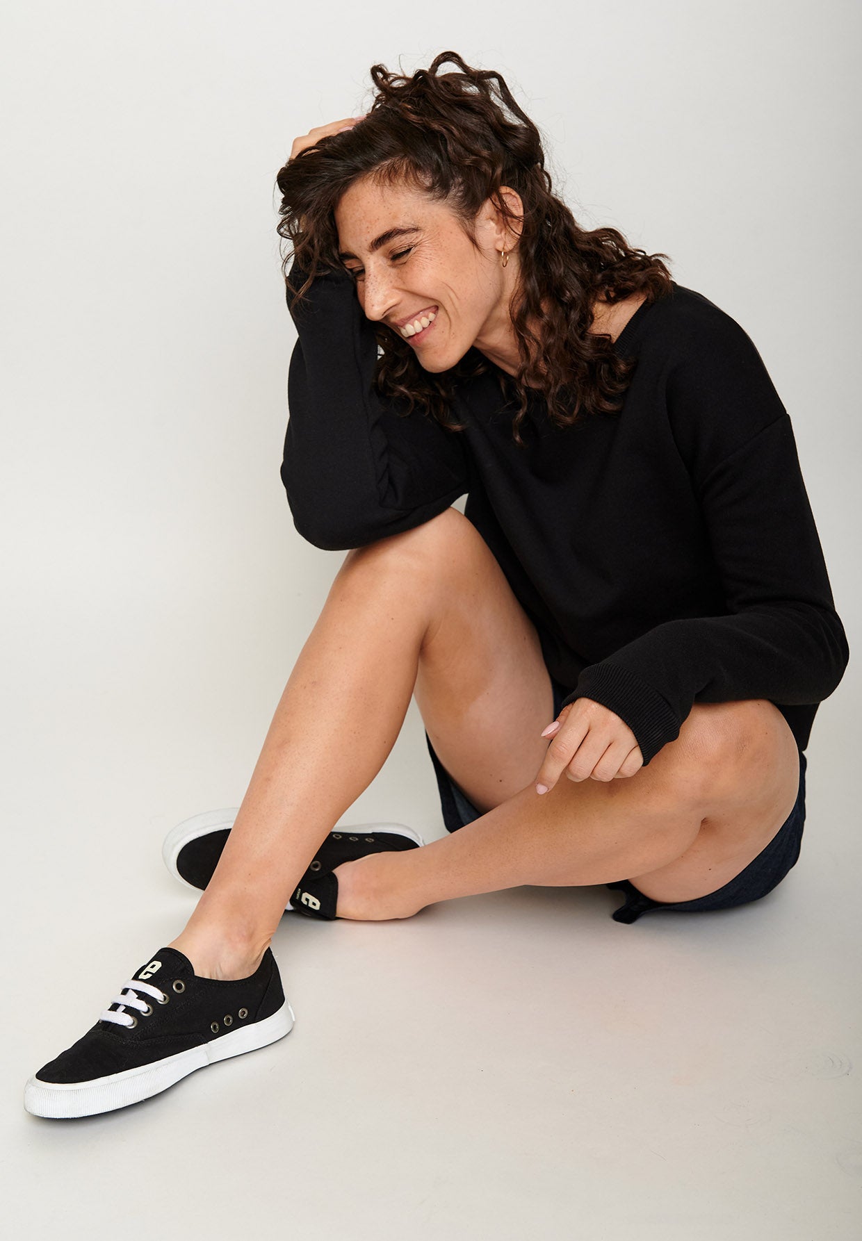 Black: Gemütliches Sweatshirt aus Bio-Baumwolle für Damen [6066]