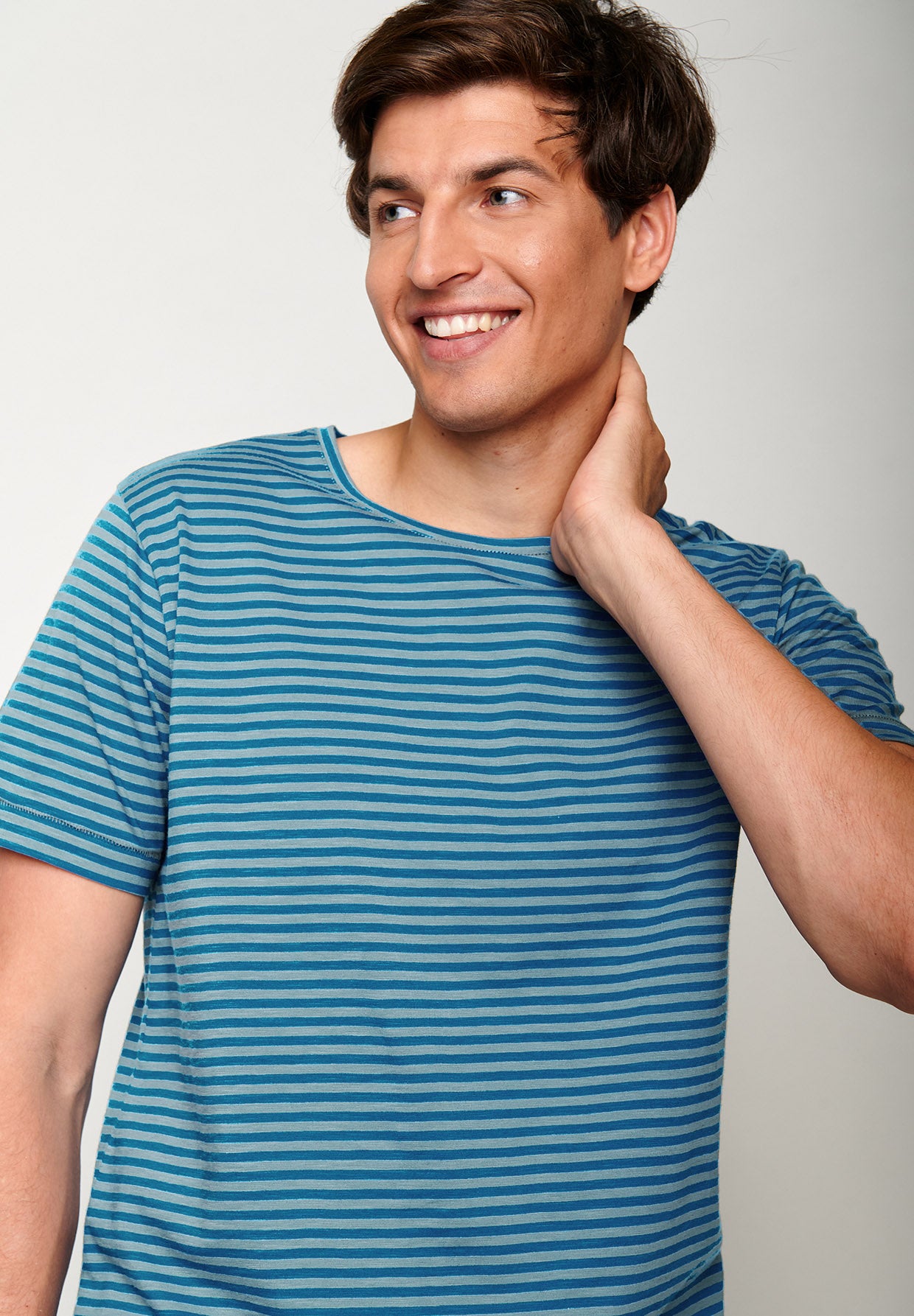 Sailor Blue Stripes: Sportliches T-Shirt aus Bio-Baumwolle für Herren [6163]