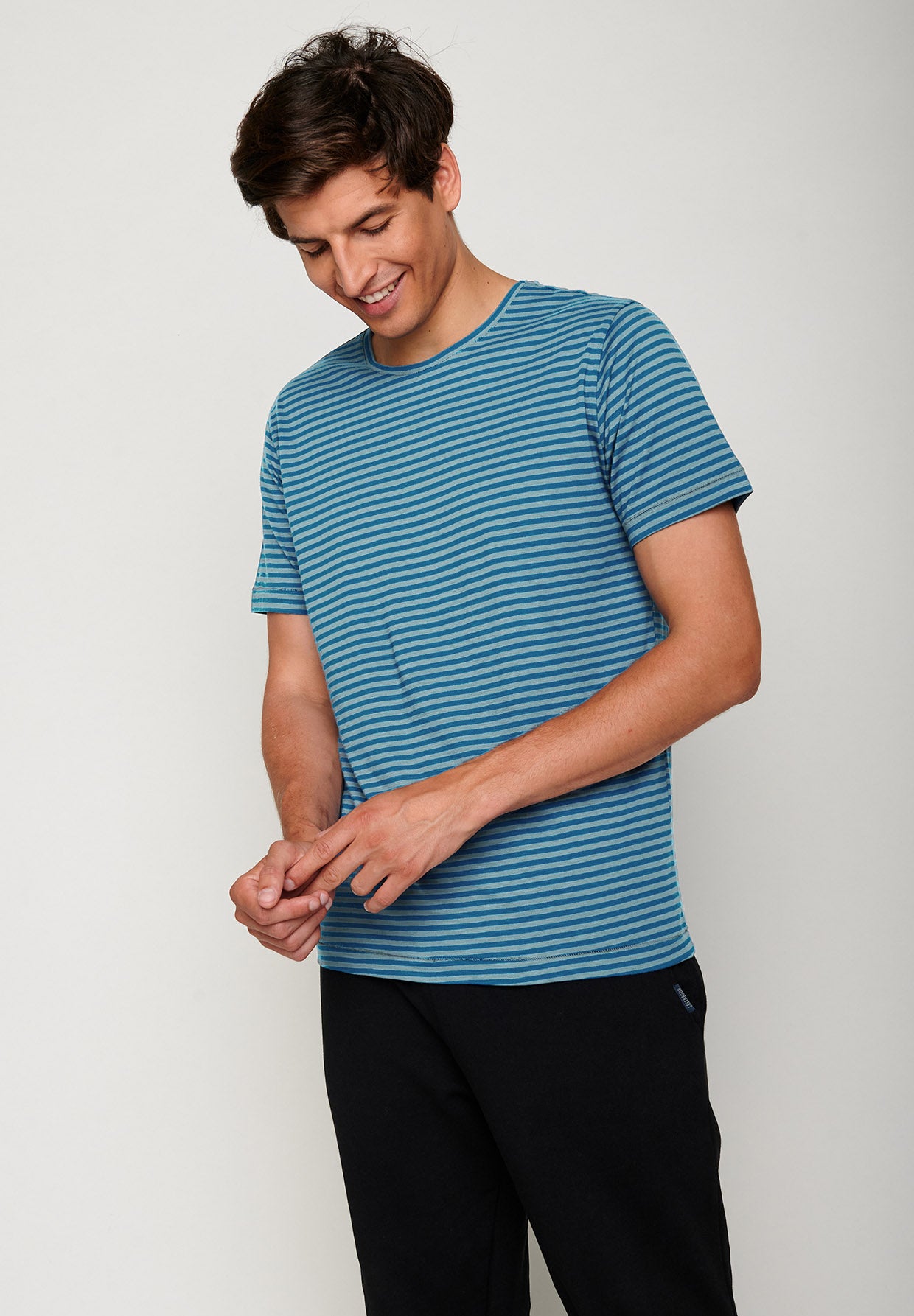Sailor Blue Stripes: Sportliches T-Shirt aus Bio-Baumwolle für Herren [6165]