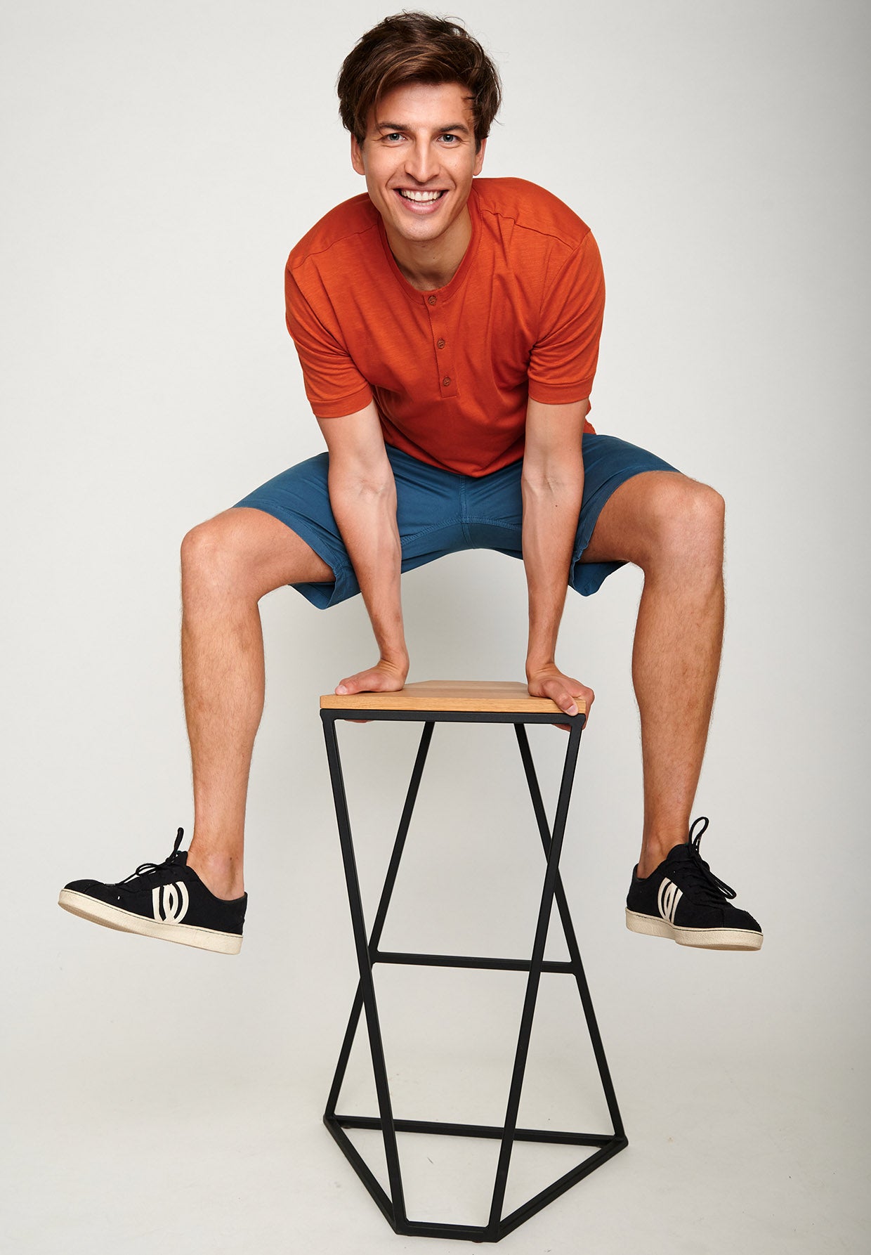 Clay Red: Elegantes T-Shirt aus Bio-Baumwolle für Herren [6347]