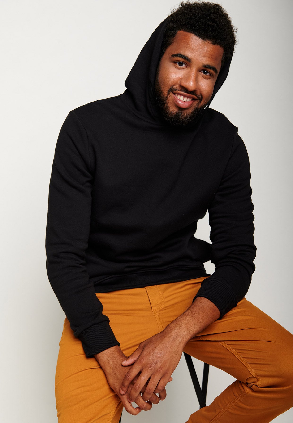 Black: Kuschliger Hoodie aus Bio-Baumwolle für Herren [6350]