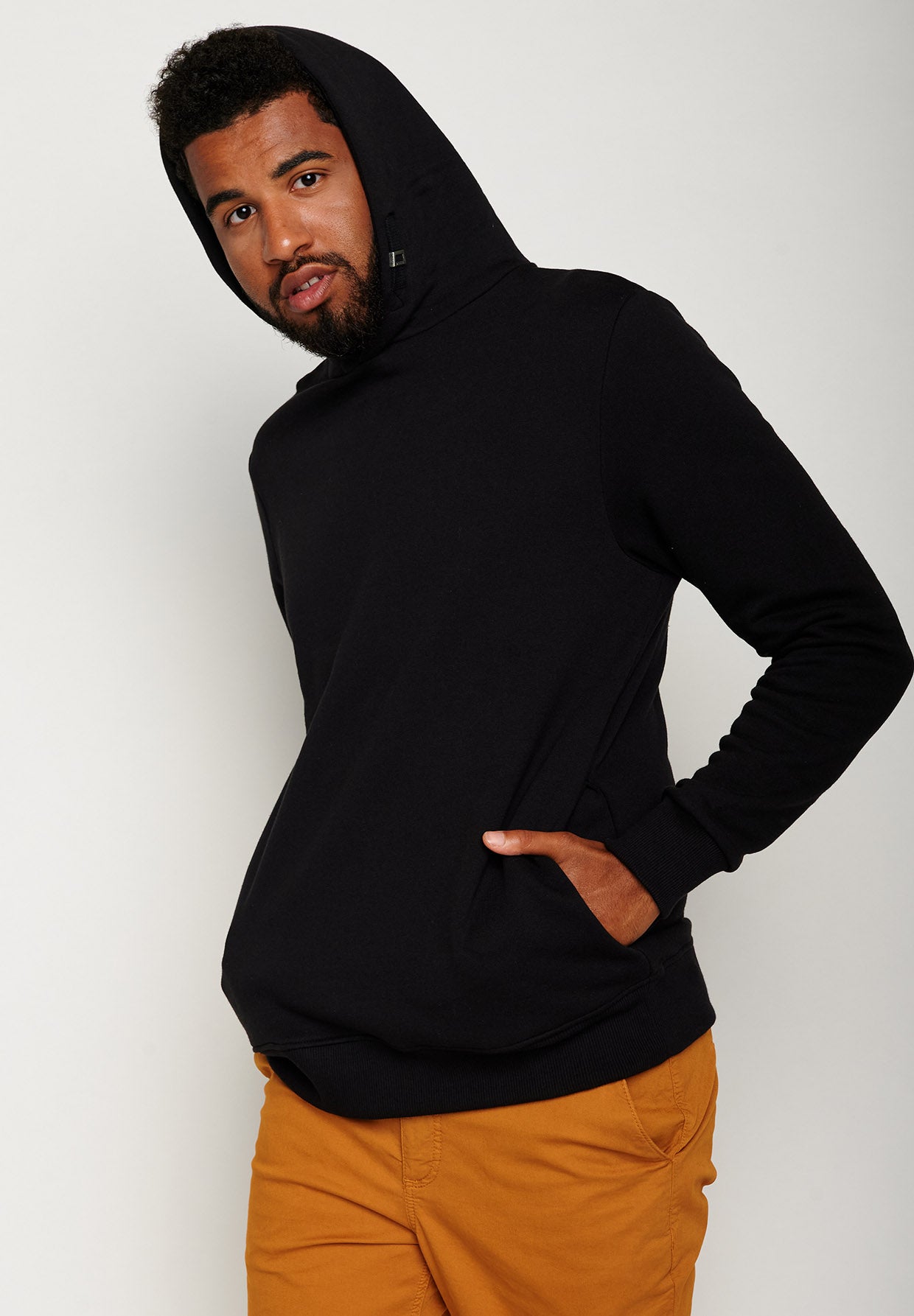 Black: Kuschliger Hoodie aus Bio-Baumwolle für Herren [6351]