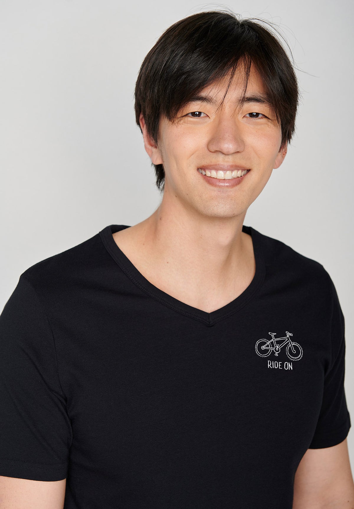 Black: Lässiges T-Shirt aus Bio-Baumwolle für Herren [6760]