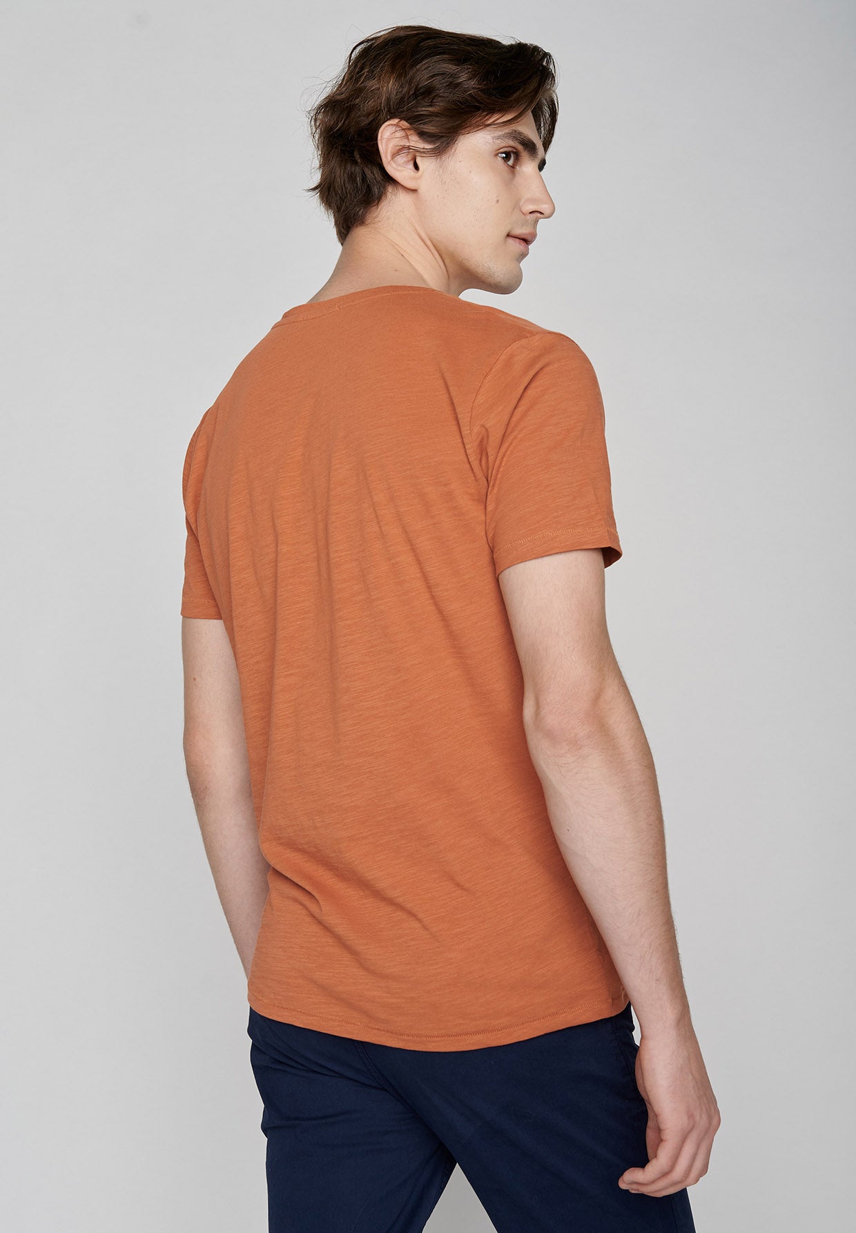 Burned Orange: Sportliches T-Shirt aus Bio-Baumwolle für Herren [7108]