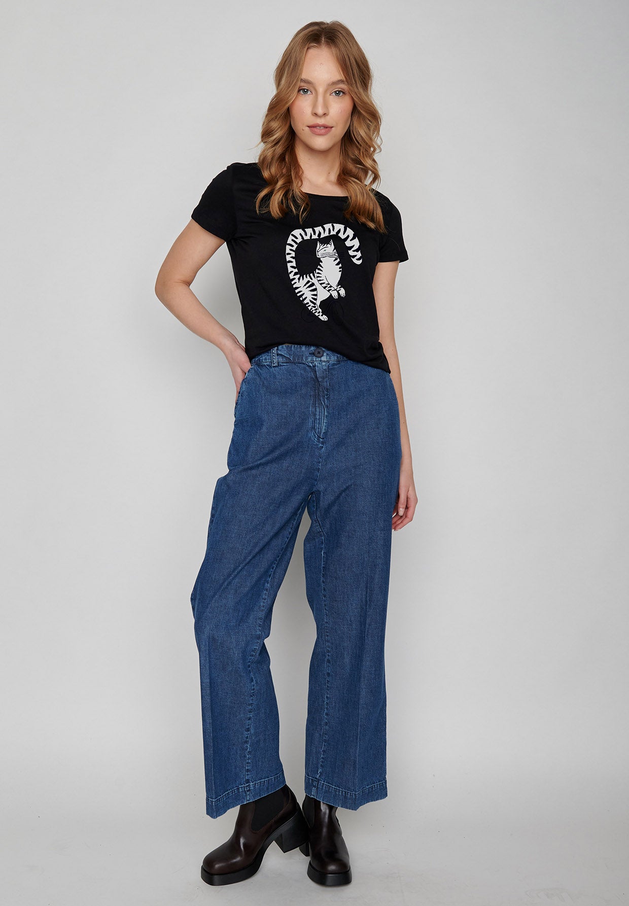 Black: Sportliches T-Shirt aus Bio-Baumwolle für Damen [7301]