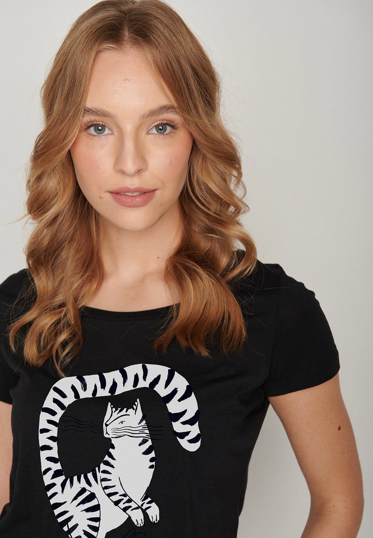 Black: Sportliches T-Shirt aus Bio-Baumwolle für Damen [7303]
