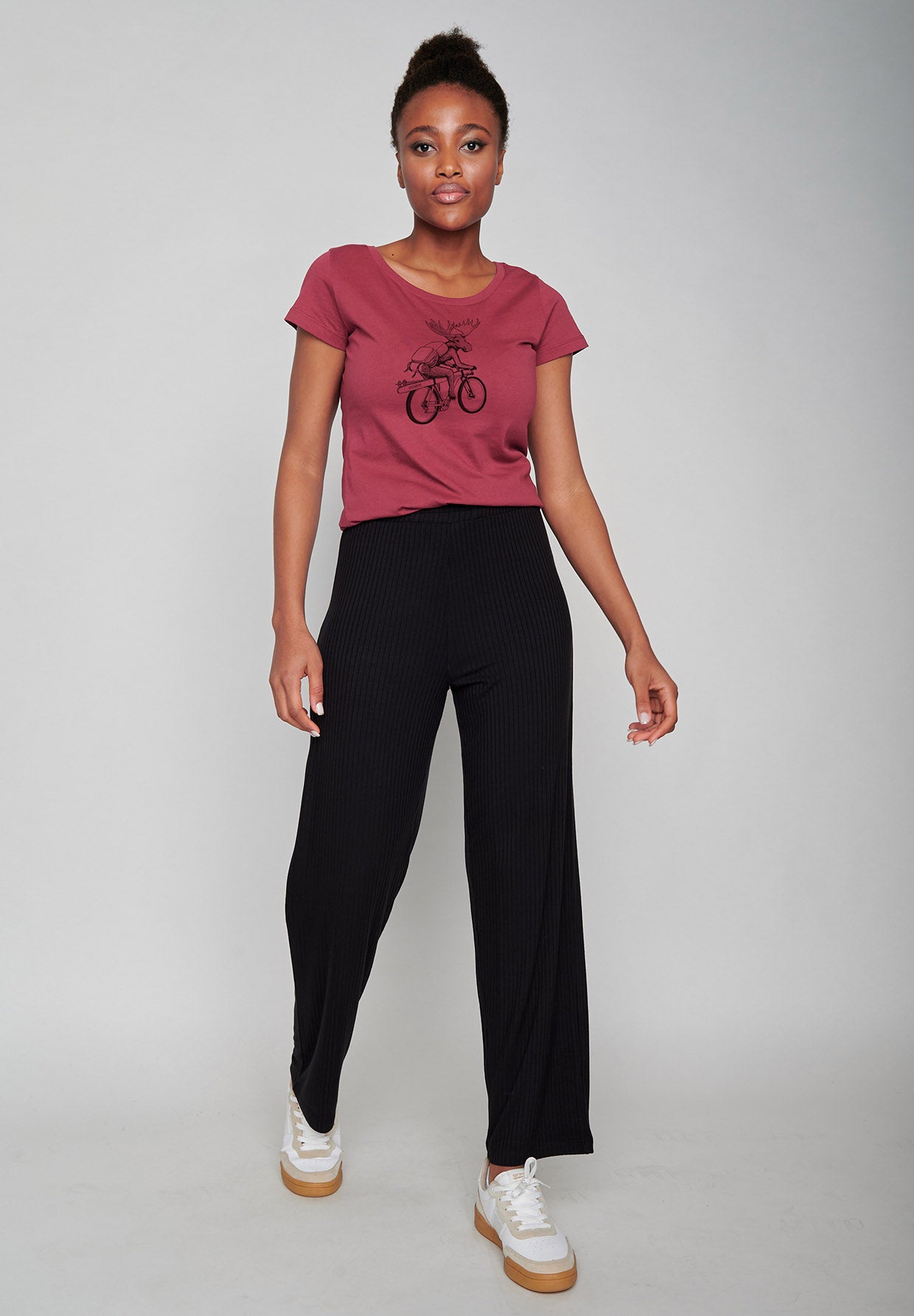 Berry Blossom: Lässiges T-Shirt aus Bio-Baumwolle für Damen [7393]