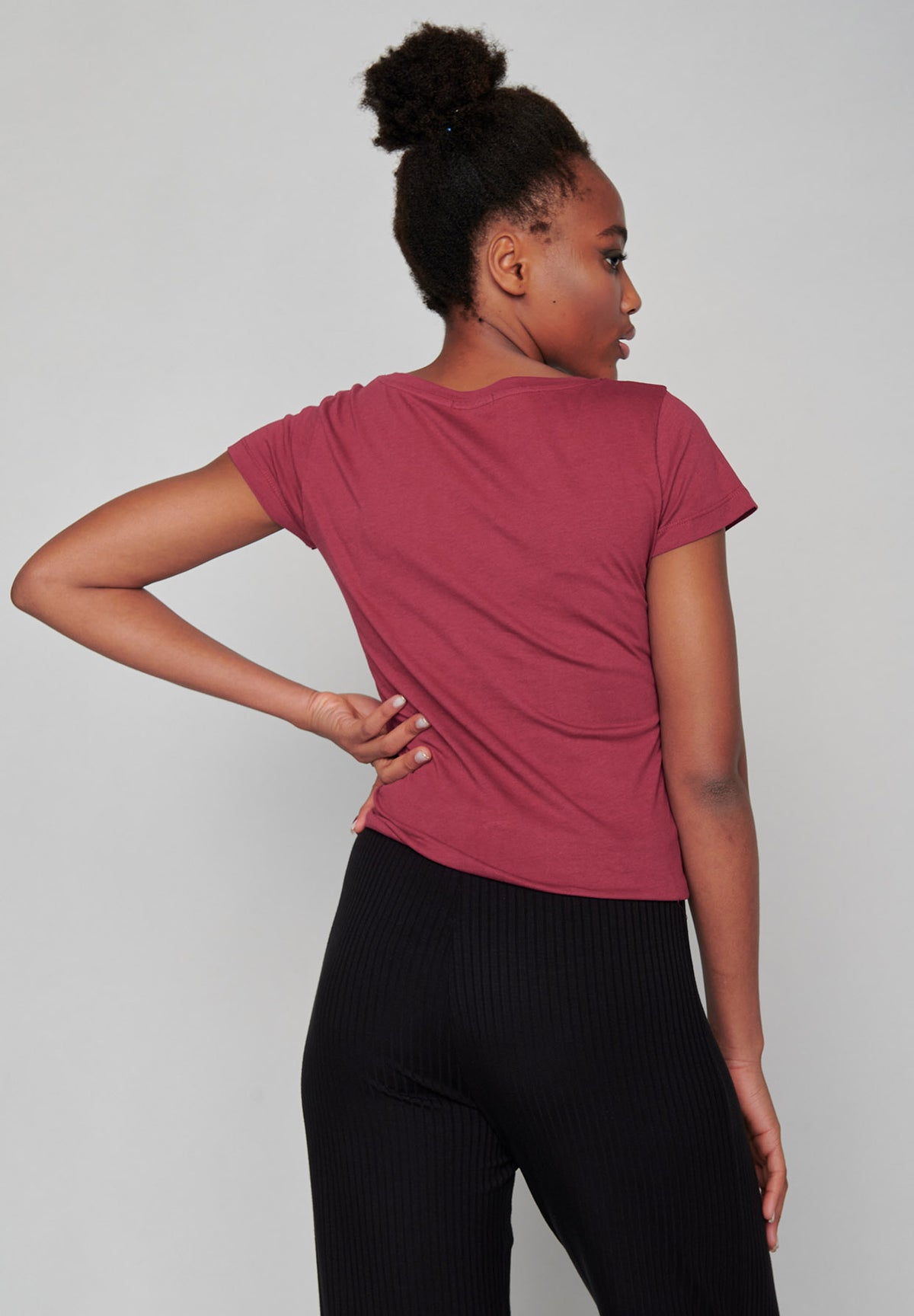 Berry Blossom: Lässiges T-Shirt aus Bio-Baumwolle für Damen [7396]