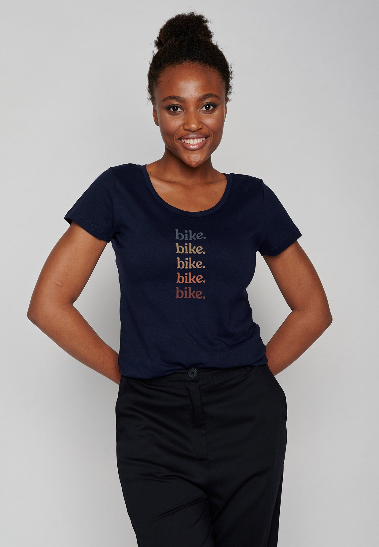 Dark Navy: Sportliches T-Shirt aus Bio-Baumwolle für Damen [7434]