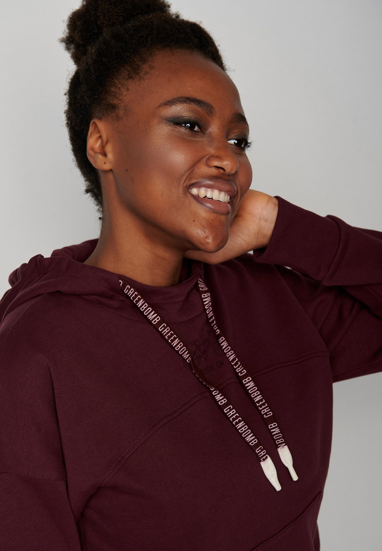 Velvet Rain: Lässiger Hoodie aus Bio-Baumwolle für Damen [7530]
