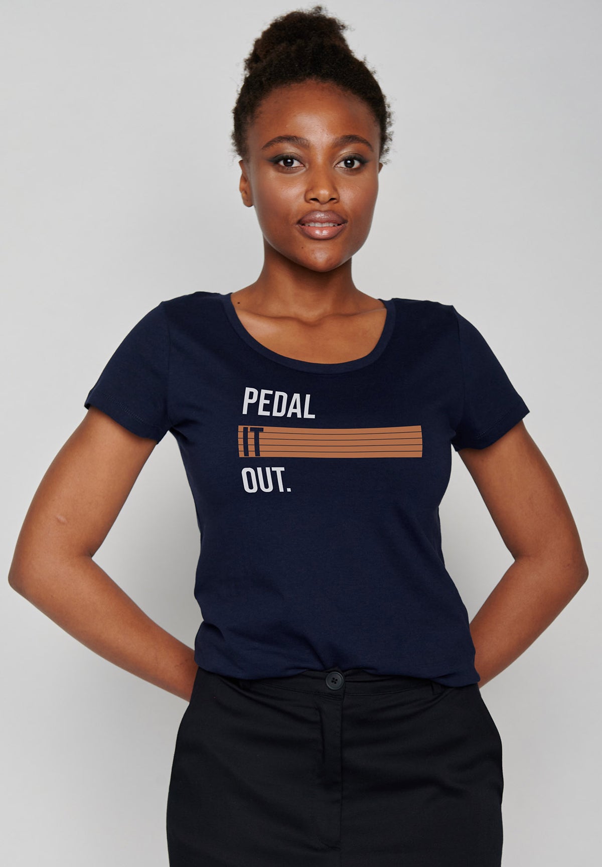Dark Navy: Lässiges T-Shirt aus Bio-Baumwolle für Damen [7552]