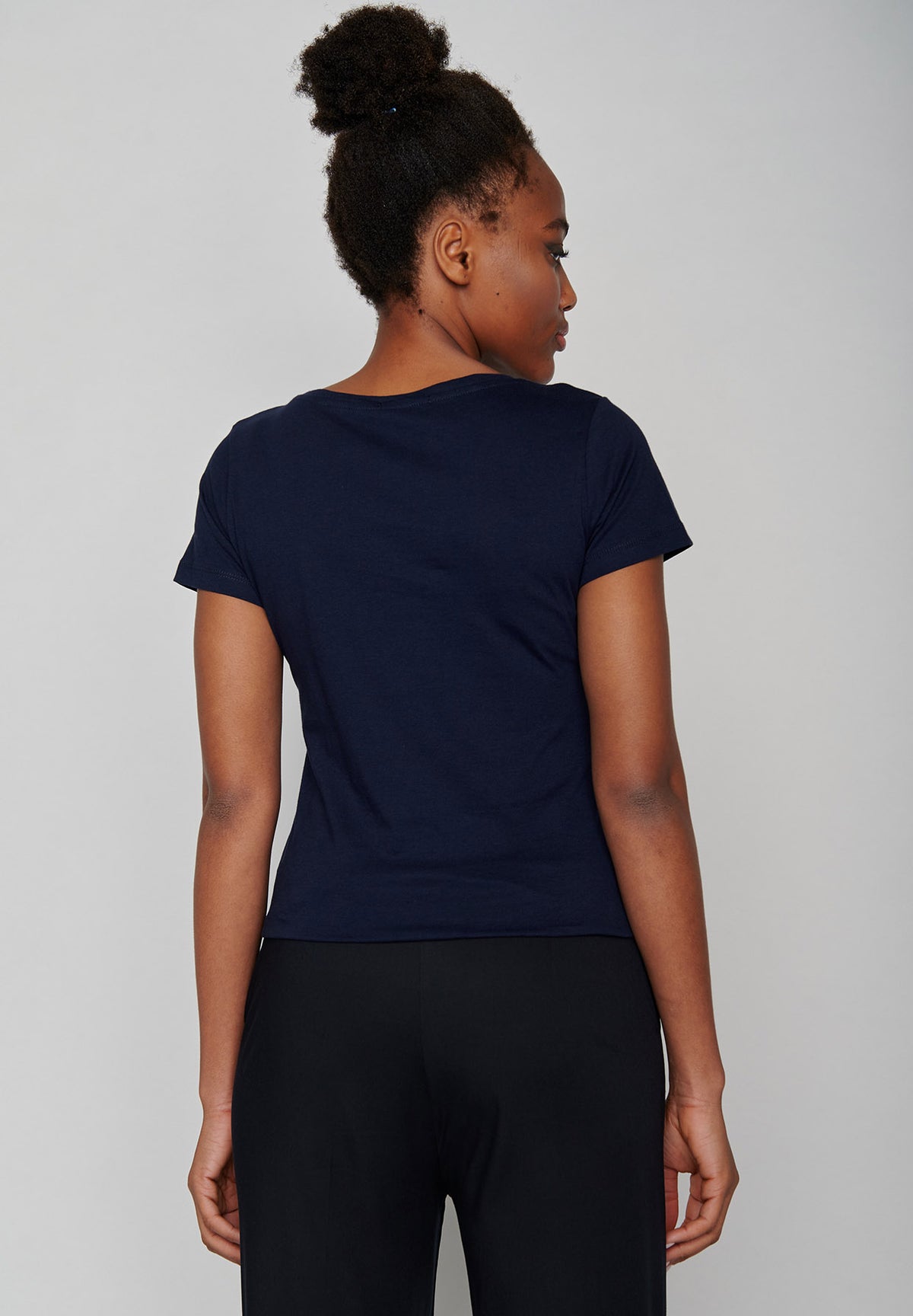 Dark Navy: Lässiges T-Shirt aus Bio-Baumwolle für Damen [7554]