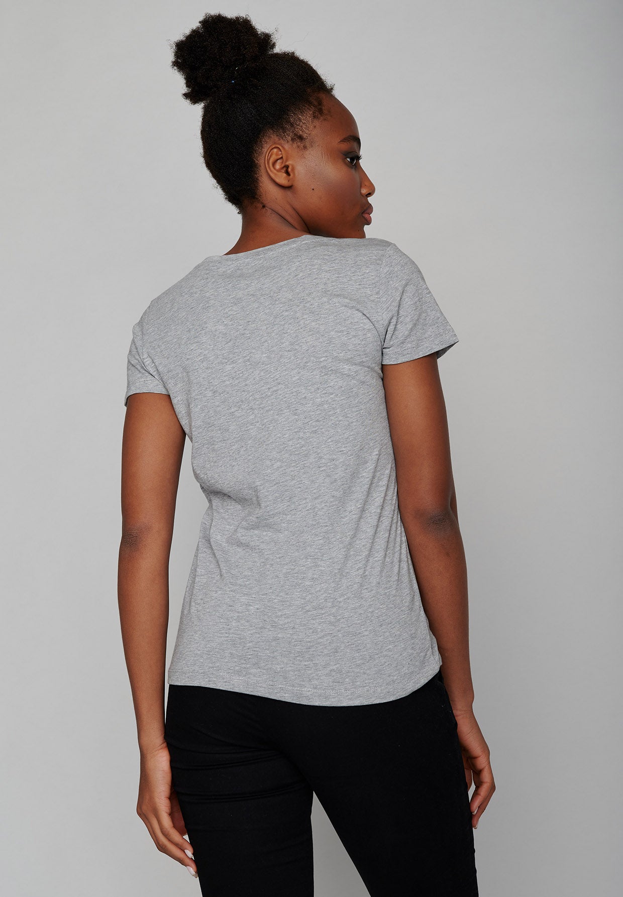 Heather Grey: Lässiges T-Shirt aus Bio-Baumwolle für Damen [7568]