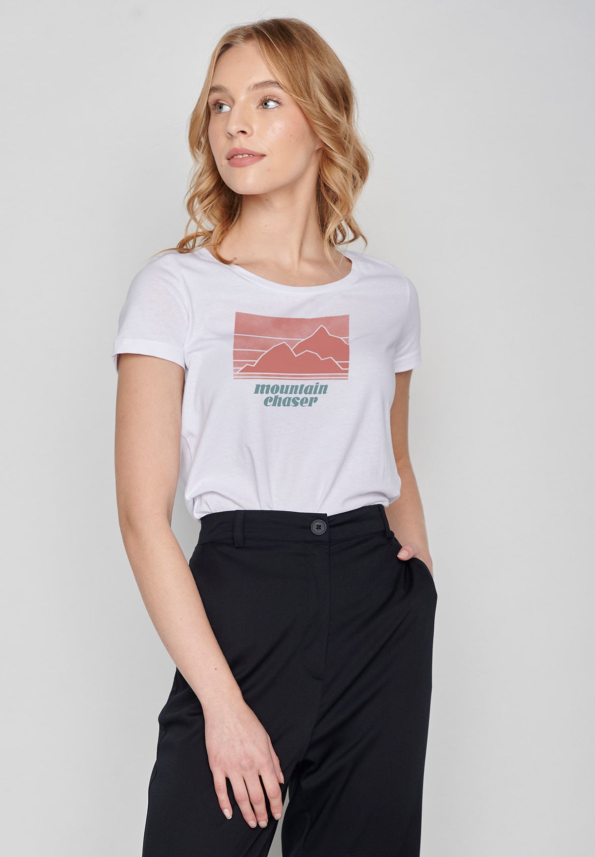 White: Sportliches T-Shirt aus Bio-Baumwolle für Damen [7766]