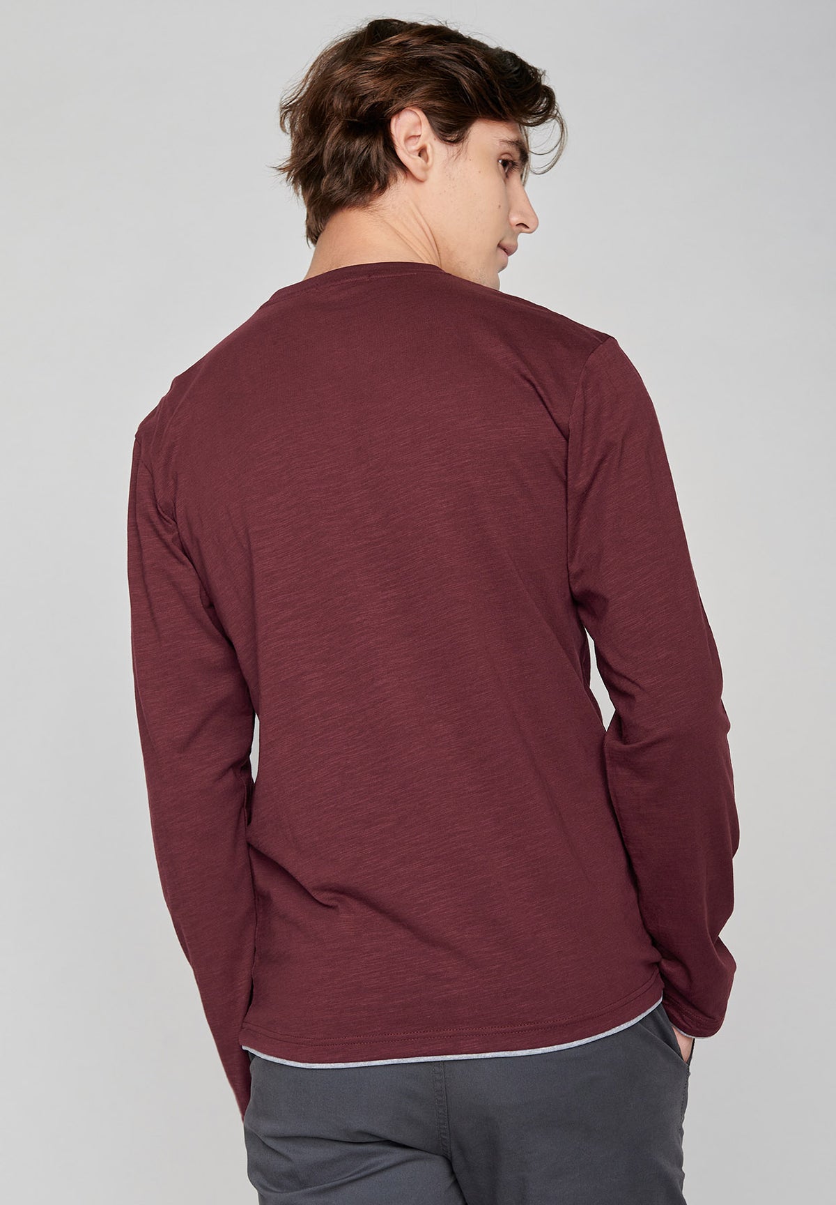 Velvet Rain: Elegantes Longsleeve aus Bio-Baumwolle für Herren [7861]