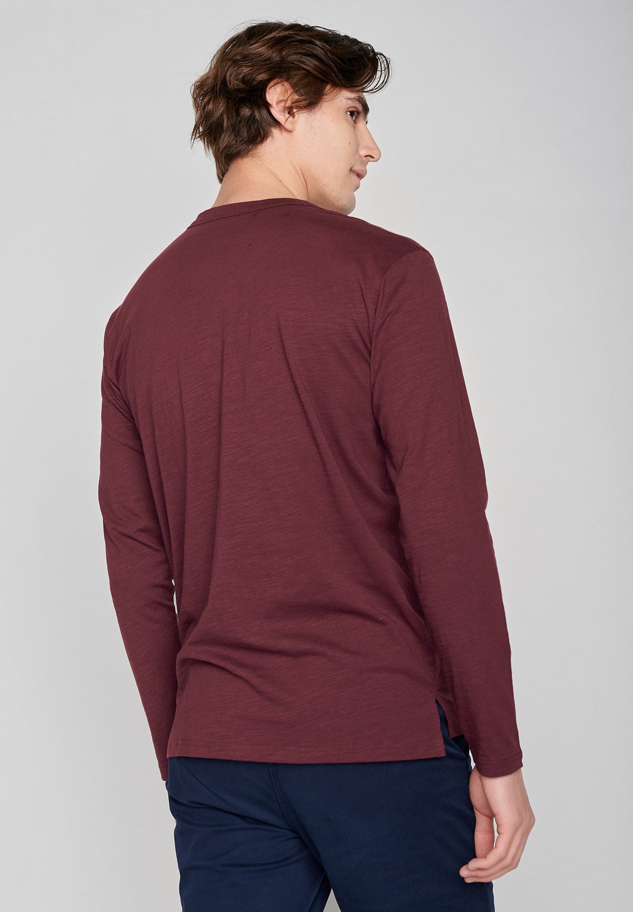 Velvet Rain: Elegantes Longsleeve aus Bio-Baumwolle für Herren [7879]