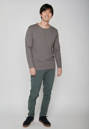 Shadow Grey: Elegantes Longsleeve aus Bio-Baumwolle für Herren [7881]