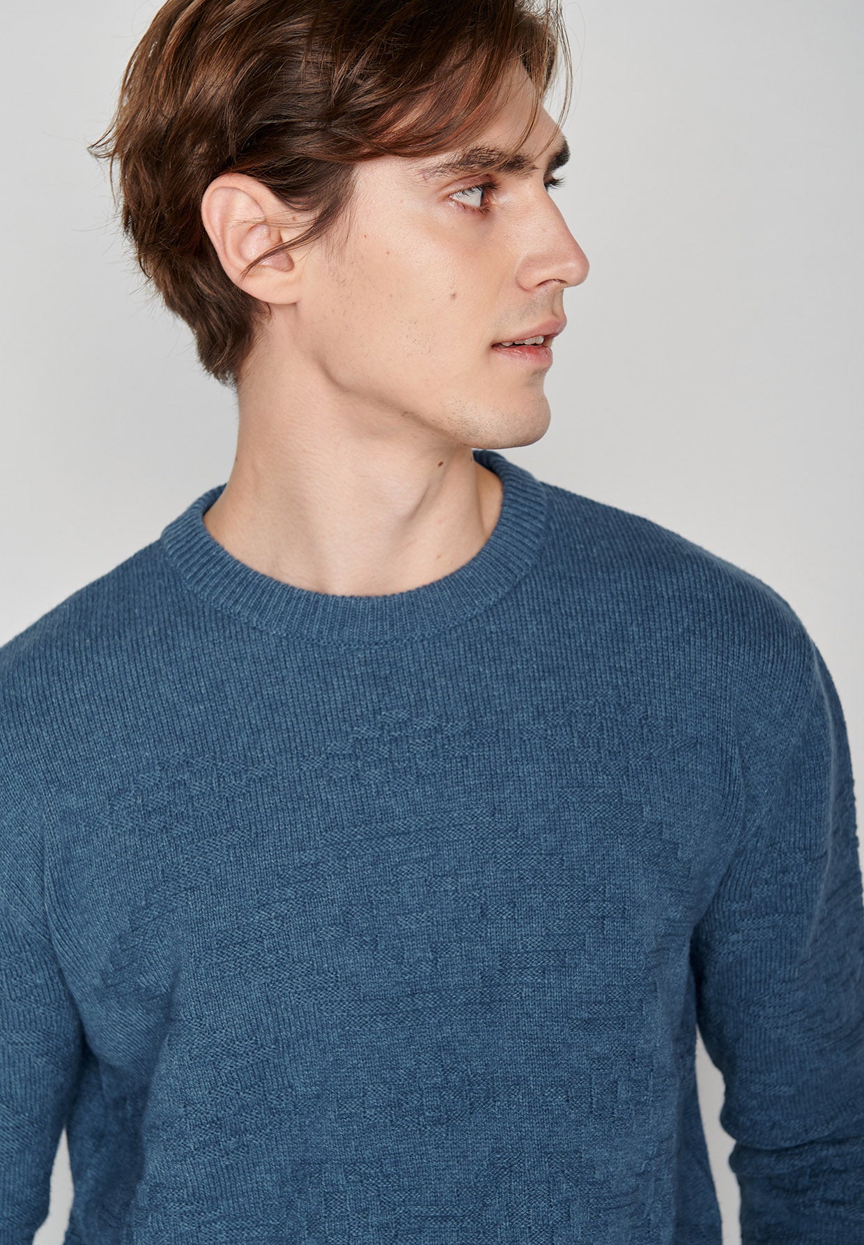 Frost Blue: Eleganter Strickpullover aus Wolle und Bio-Baumwole für Herren [7977]