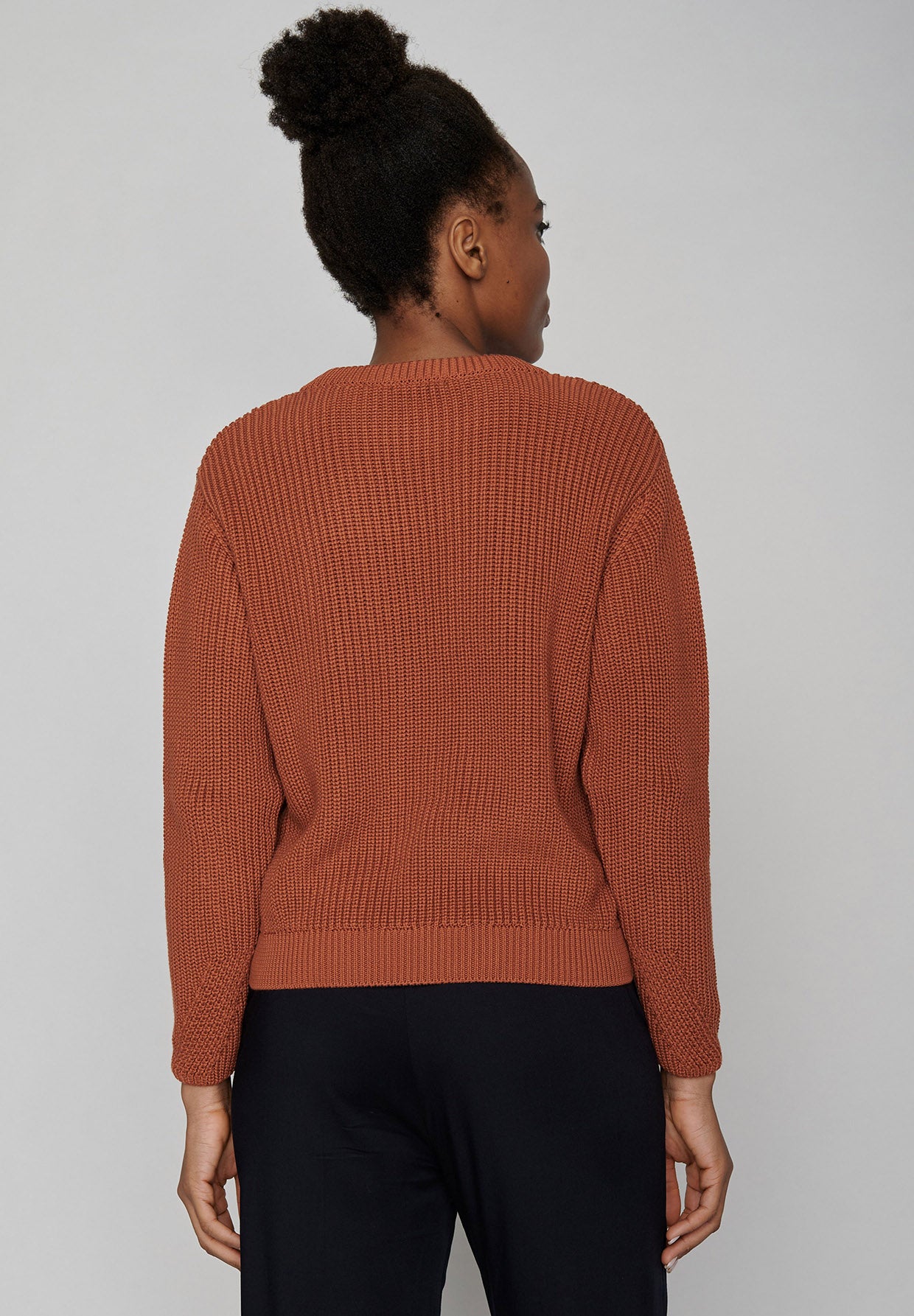 Orang:  Gemütlicher Strickpullover aus Bio-Baumwolle für Damen [8107]
