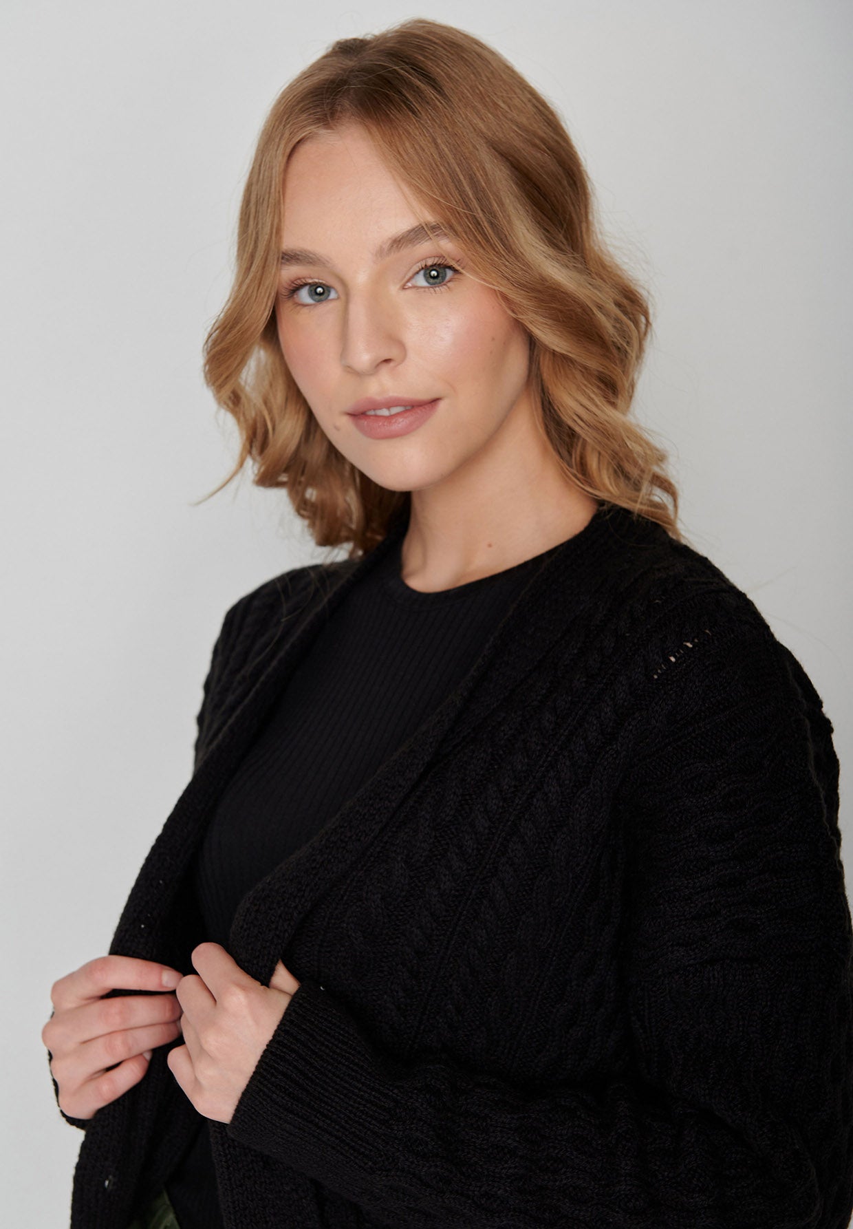 Black: Gemütliche Strickjacke aus Bio-Baumwolle für Damen [8112]