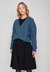 Frost Blue: Gemütliche Strickjacke aus Bio-Baumwolle für Damen [8121]