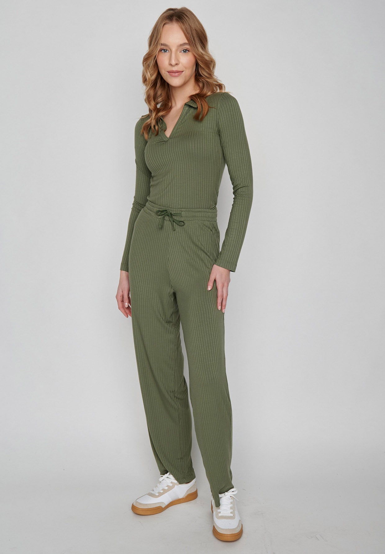 Dirty Olive: Lässige Hose aus LENZING™ ECOVERO™ für Damen [8185]