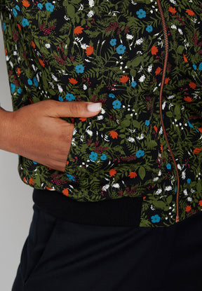 Flower Ground: Moderne Bluse aus Viskose (LENZING™ ECOVERO™) für Damen [8259]