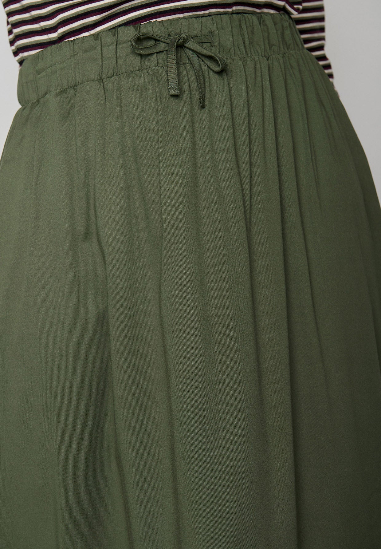 Dirty Olive: Eleganter Rock aus LENZING™ TENCEL™ für Damen [8287]