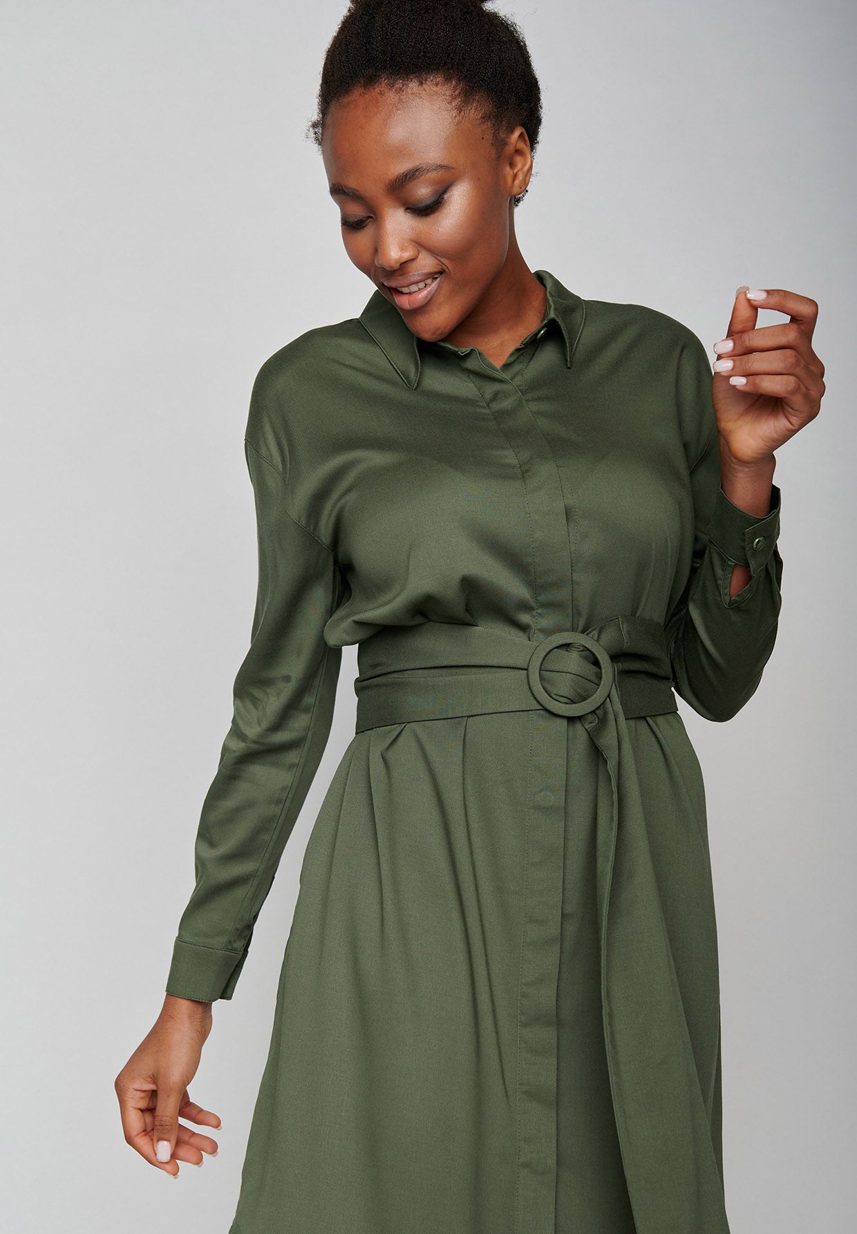 Dirty Olive: Elegantes Kleid aus LENZING™ ECOVERO™ Mix für Damen [8325]