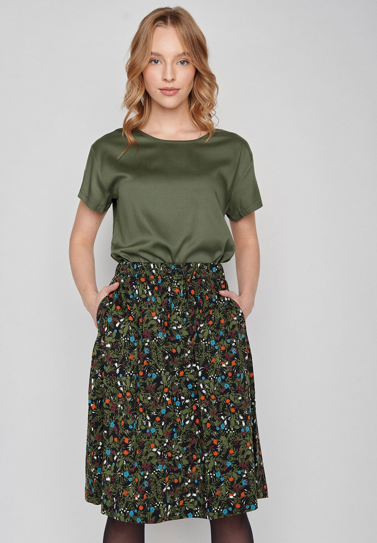 Dirty Olive: Lässiges T-Shirt aus Viskose (LENZING™ ECOVERO™) Mix für Damen [8331]